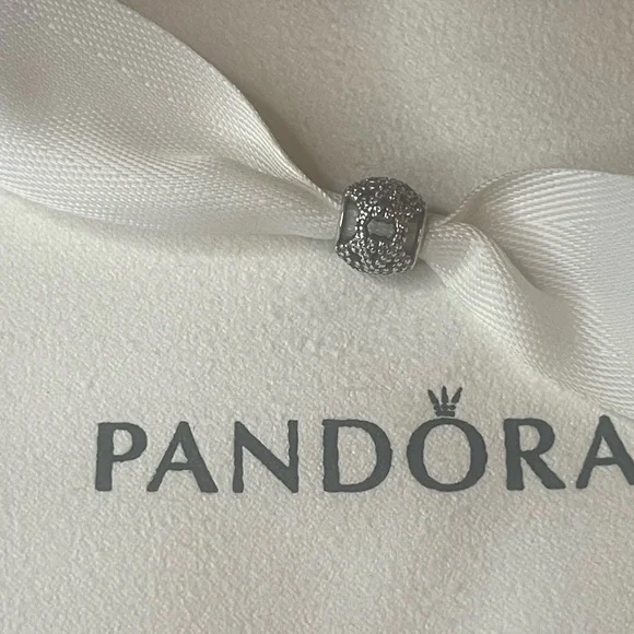 Pandora Snowflake charm - Black Friday 2013 - Picture 4 of 8